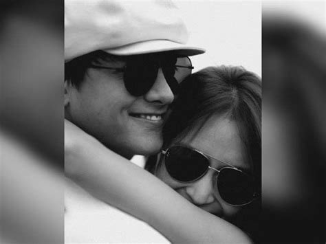 Daniel Padilla serenades birthday girl Kathryn Bernardo.